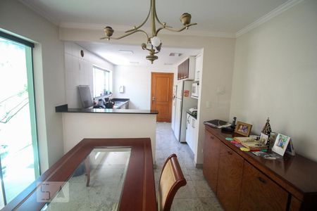 Casa à venda com 240m², 3 quartos e 3 vagasCozinha