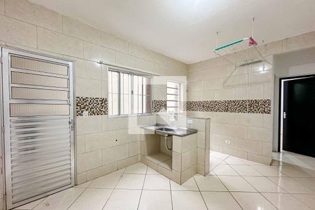 Cozinha de apartamento para alugar com 1 quarto, 25m² em Vila Romero, São Paulo