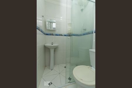 Banheiro de kitnet/studio para alugar com 1 quarto, 12m² em Cidade Vargas, São Paulo