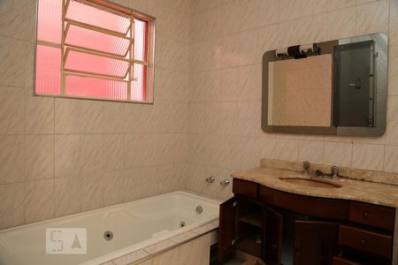 Banheiro da Suíte de casa à venda com 3 quartos, 140m² em Jardim Três Marias, Taboão da Serra