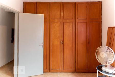 Casa à venda com 220m², 4 quartos e 4 vagas Casa à venda com 220m², 4 quartos e 4 vagasCasa 1 - Quarto 2