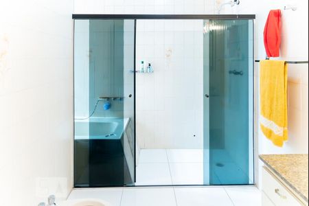 Casa à venda com 220m², 4 quartos e 4 vagas Casa à venda com 220m², 4 quartos e 4 vagasCasa 1 - Banheiro da suite