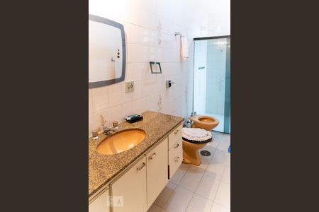 Casa à venda com 220m², 4 quartos e 4 vagas Casa à venda com 220m², 4 quartos e 4 vagasCasa 1 - Banheiro