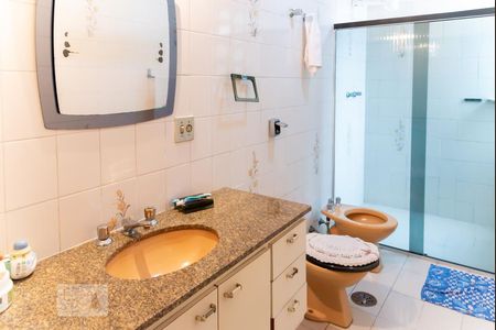 Casa à venda com 220m², 4 quartos e 4 vagas Casa à venda com 220m², 4 quartos e 4 vagasCasa 1 - Banheiro