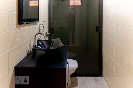 Casa à venda com 220m², 4 quartos e 4 vagas Casa à venda com 220m², 4 quartos e 4 vagasCasa 2 - Banheiro