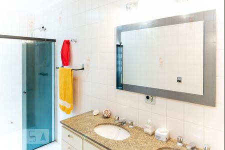 Casa à venda com 220m², 4 quartos e 4 vagas Casa à venda com 220m², 4 quartos e 4 vagasCasa 1 - Banheiro da suite