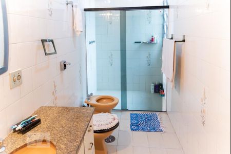 Casa à venda com 220m², 4 quartos e 4 vagas Casa à venda com 220m², 4 quartos e 4 vagasCasa 1 - Banheiro