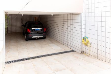 Casa à venda com 220m², 4 quartos e 4 vagas Casa à venda com 220m², 4 quartos e 4 vagasGaragem