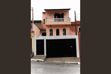 Casa à venda com 220m², 4 quartos e 4 vagas Casa à venda com 220m², 4 quartos e 4 vagasFachada