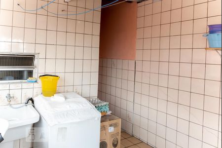 Casa à venda com 220m², 4 quartos e 4 vagas Casa à venda com 220m², 4 quartos e 4 vagasCasa 1 - Área de Serviço