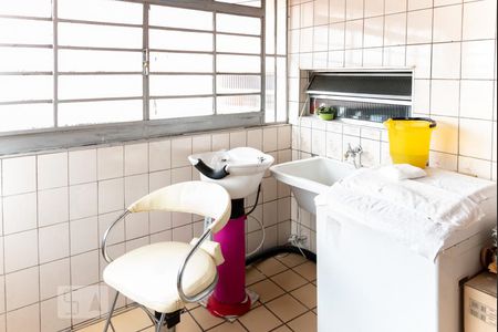 Casa à venda com 220m², 4 quartos e 4 vagas Casa à venda com 220m², 4 quartos e 4 vagasCasa 1 - Área de Serviço