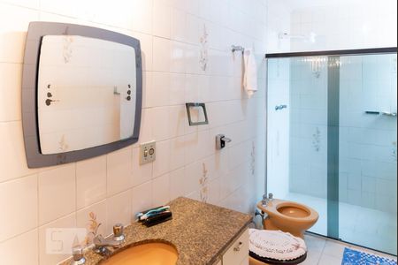 Casa à venda com 220m², 4 quartos e 4 vagas Casa à venda com 220m², 4 quartos e 4 vagasCasa 1 - Banheiro