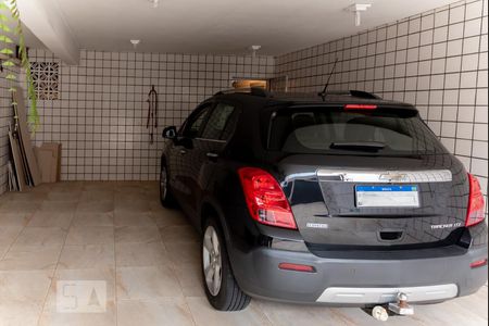 Casa à venda com 220m², 4 quartos e 4 vagas Casa à venda com 220m², 4 quartos e 4 vagasGaragem