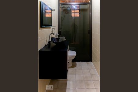 Casa à venda com 220m², 4 quartos e 4 vagas Casa à venda com 220m², 4 quartos e 4 vagasCasa 2 - Banheiro