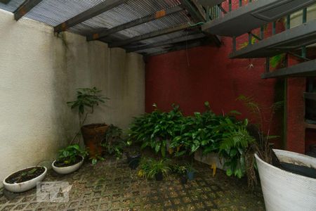 Quintal de casa à venda com 3 quartos, 250m² em Mirandópolis, São Paulo