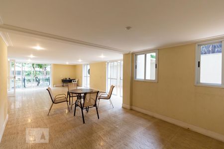 Apartamento à venda com 197m², 2 quartos e 2 vagasSalão de festas