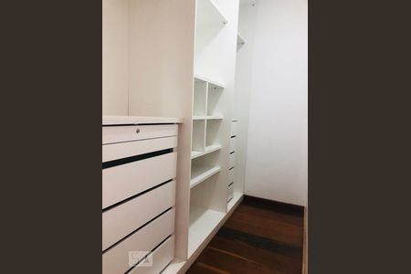 Closet de apartamento à venda com 1 quarto, 77m² em Jardim Dom Bosco, São Paulo