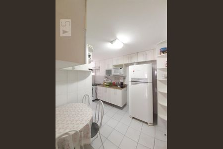 Apartamento à venda com 105m², 4 quartos e 2 vagas Apartamento à venda com 105m², 4 quartos e 2 vagasCozinha