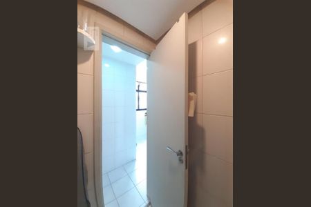 Apartamento à venda com 105m², 4 quartos e 2 vagas Apartamento à venda com 105m², 4 quartos e 2 vagasBanheiro de Serviço