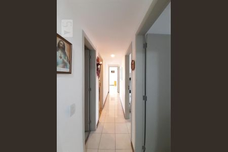 Apartamento à venda com 105m², 4 quartos e 2 vagas Apartamento à venda com 105m², 4 quartos e 2 vagasCorredor