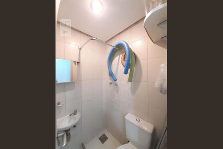 Apartamento à venda com 105m², 4 quartos e 2 vagas Apartamento à venda com 105m², 4 quartos e 2 vagasBanheiro de Serviço