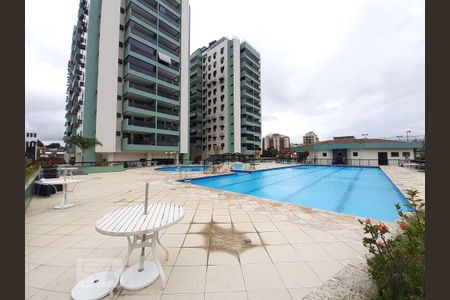 Apartamento à venda com 105m², 4 quartos e 2 vagas Apartamento à venda com 105m², 4 quartos e 2 vagasÁrea comum - Piscina