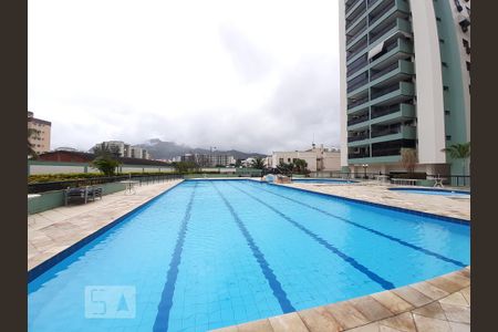Apartamento à venda com 105m², 4 quartos e 2 vagas Apartamento à venda com 105m², 4 quartos e 2 vagasÁrea comum - Piscina