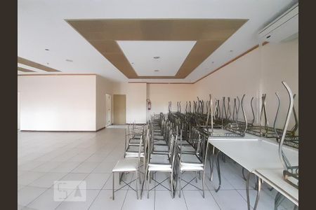 Apartamento à venda com 105m², 4 quartos e 2 vagas Apartamento à venda com 105m², 4 quartos e 2 vagasÁrea comum - Salão de festas