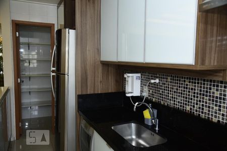 Apartamento à venda com 100m², 2 quartos e 2 vagasCozinha