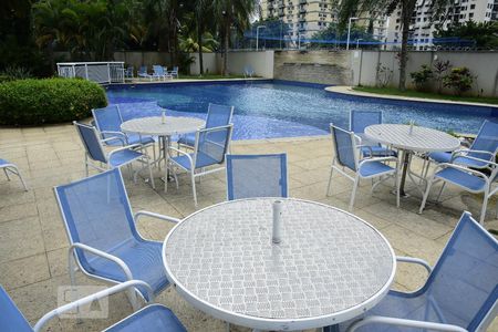Apartamento à venda com 100m², 2 quartos e 2 vagasÁrea comum - Piscina