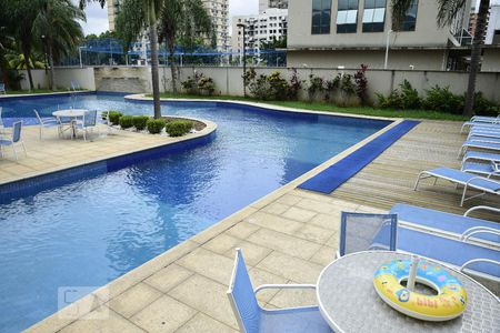 Apartamento à venda com 100m², 2 quartos e 2 vagasÁrea comum - Piscina