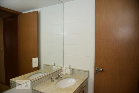 Apartamento à venda com 100m², 2 quartos e 2 vagasBanheiro do Quarto 2
