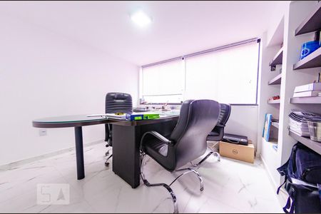 Apartamento à venda com 230m², 4 quartos e 1 vagaEscritório