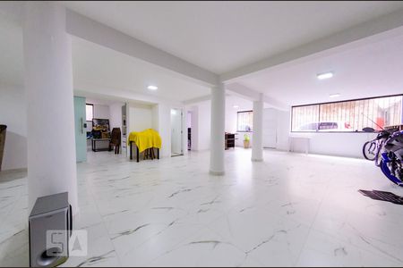 Apartamento à venda com 230m², 4 quartos e 1 vagaPiso inferior