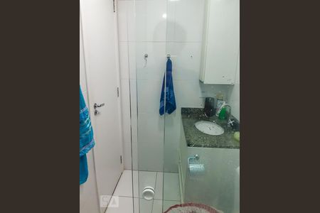 Banheiro de apartamento à venda com 3 quartos, 59m² em Jardim Imperador, Guarulhos