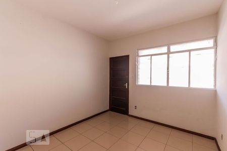 Sala de casa para alugar com 3 quartos, 130m² em Planalto, Belo Horizonte