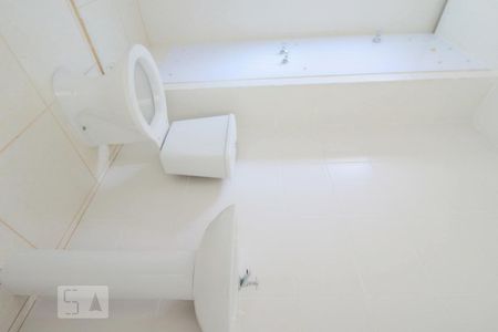 Banheiro de apartamento para alugar com 2 quartos, 50m² em Jacarepaguá, Rio de Janeiro