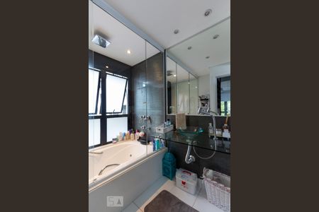 Banheiro de apartamento para alugar com 2 quartos, 70m² em Vila Suzana, São Paulo
