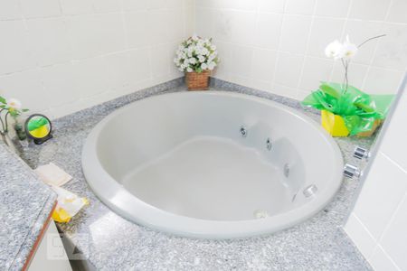 Apartamento à venda com 218m², 4 quartos e 3 vagasBanheiro Suíte 1