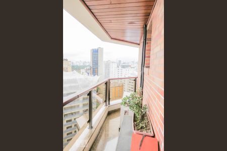 Apartamento à venda com 218m², 4 quartos e 3 vagasVaranda Suíte 1