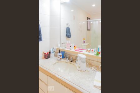 Apartamento à venda com 218m², 4 quartos e 3 vagasBanheiro Suíte 2