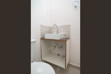 Banheiro Social de casa para alugar com 1 quarto, 37m² em Jardim Aeroporto, São Paulo