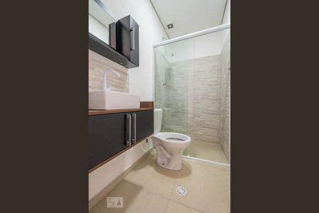 Banheiro de casa para alugar com 1 quarto, 37m² em Jardim Aeroporto, São Paulo