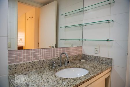 Banheiro da Suíte de apartamento para alugar com 2 quartos, 88m² em Copacabana, Rio de Janeiro