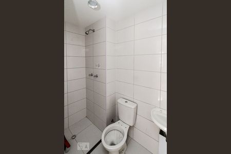 Banheiro de apartamento para alugar com 2 quartos, 45m² em Vila Ema, São Paulo