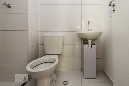 Banheiro de apartamento para alugar com 2 quartos, 45m² em Vila Ema, São Paulo