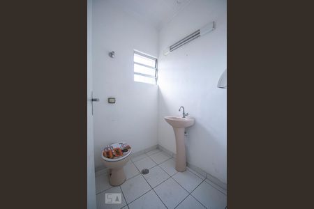 Casa à venda com 350m², 4 quartos e 5 vagasBanheiro 