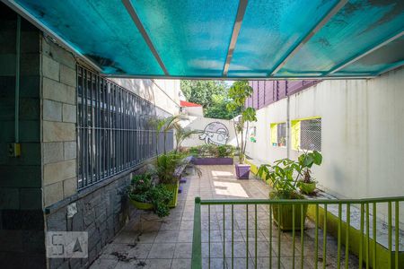 Casa à venda com 350m², 4 quartos e 5 vagasLateral área Externa Frontal