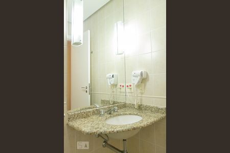 Banheiro de kitnet/studio para alugar com 1 quarto, 18m² em Santa Paula, São Caetano do Sul