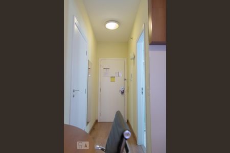 Corredor de kitnet/studio para alugar com 1 quarto, 18m² em Santa Paula, São Caetano do Sul